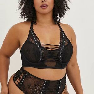 Torrid Lace Corseted Bra and Panty Set Sz: 2/3